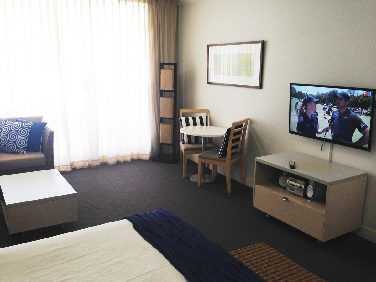 Base Holidays - Ettalong Beach Premium Apartments Экстерьер фото