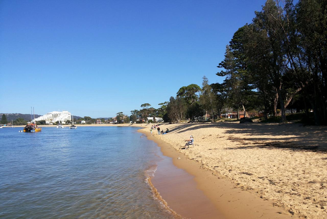 Base Holidays - Ettalong Beach Premium Apartments Экстерьер фото
