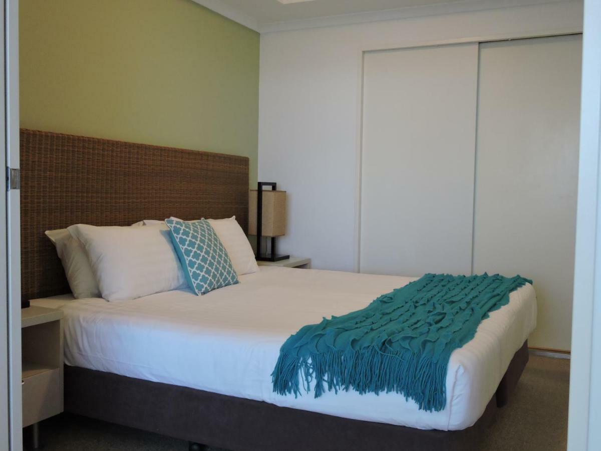 Base Holidays - Ettalong Beach Premium Apartments Экстерьер фото